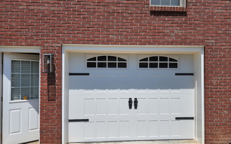 Tuckessee Garage Doors